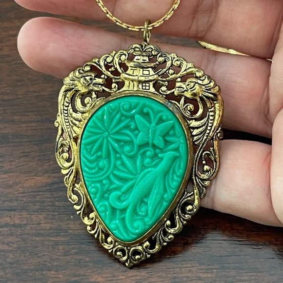 1940s faux carved jade gold tone pendant brooch pin - Picture 4 of 9